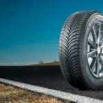 Celoroční pneumatiky: v čem se liší od letních a zimních a jaké mají (ne)výhody?